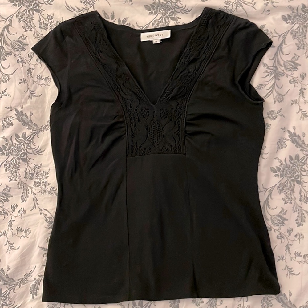 Black sleeveless stretchy v neck top size M. Like new